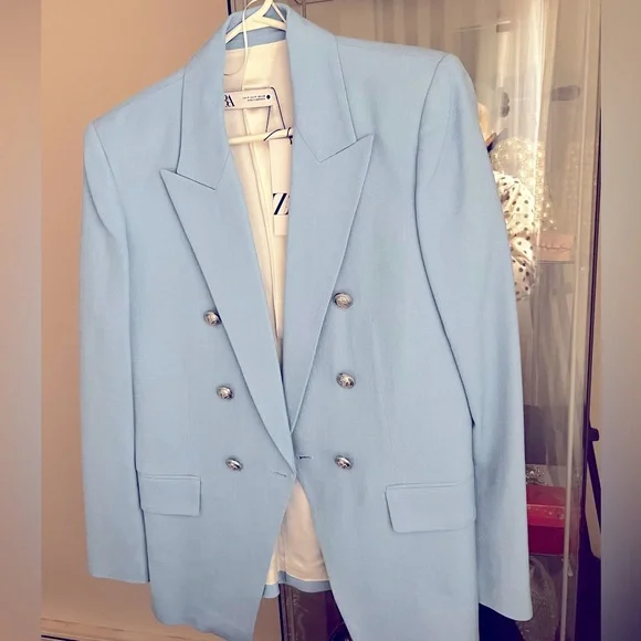 Blazer - Picture 3 of 3